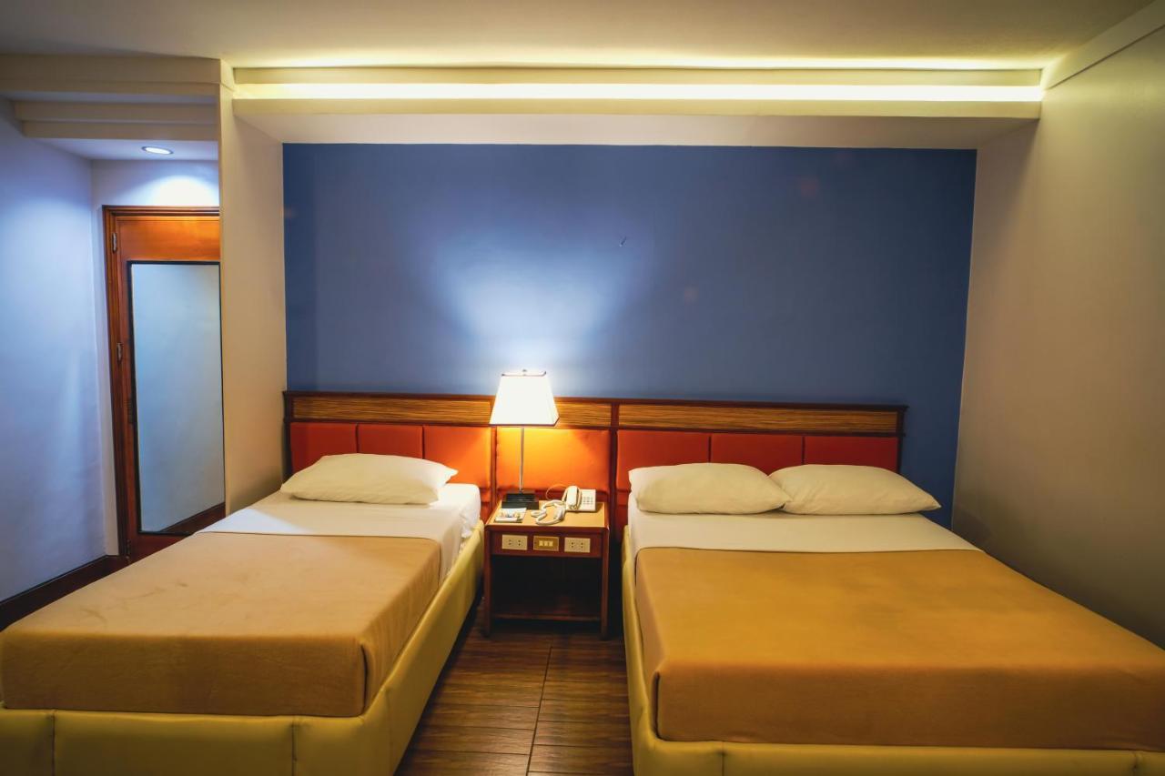 Hotel Valencia Esterno foto