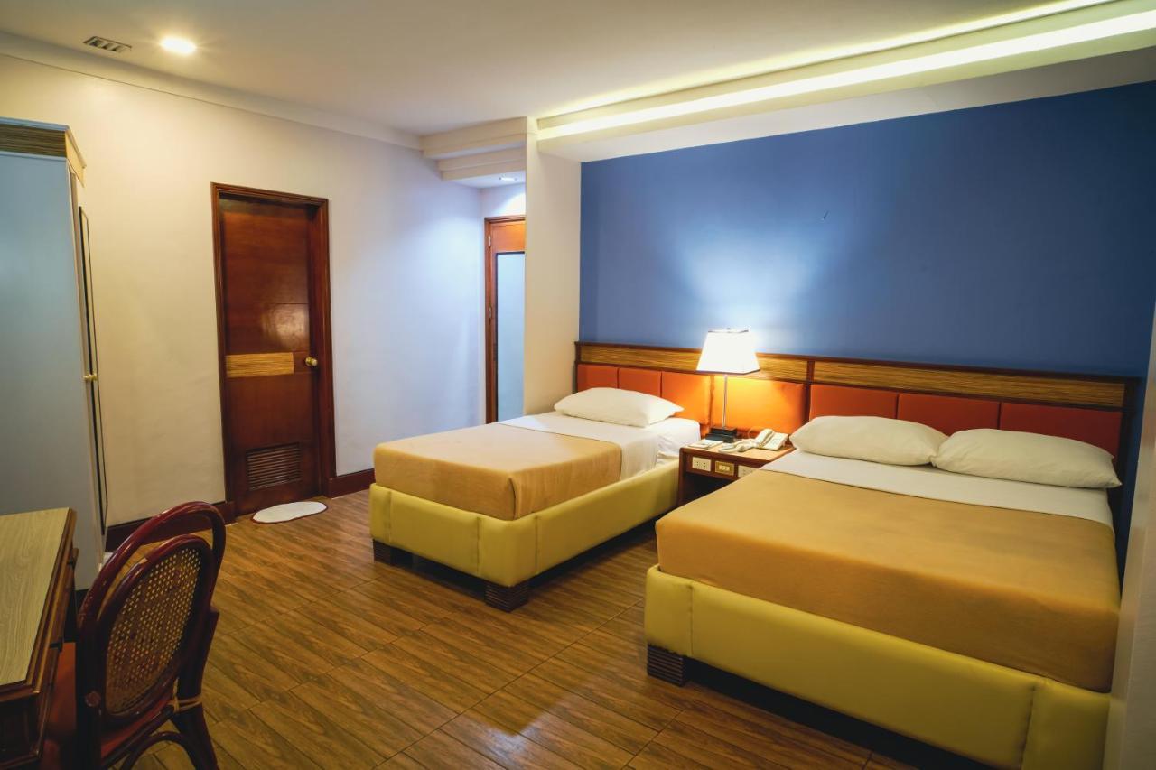 Hotel Valencia Esterno foto