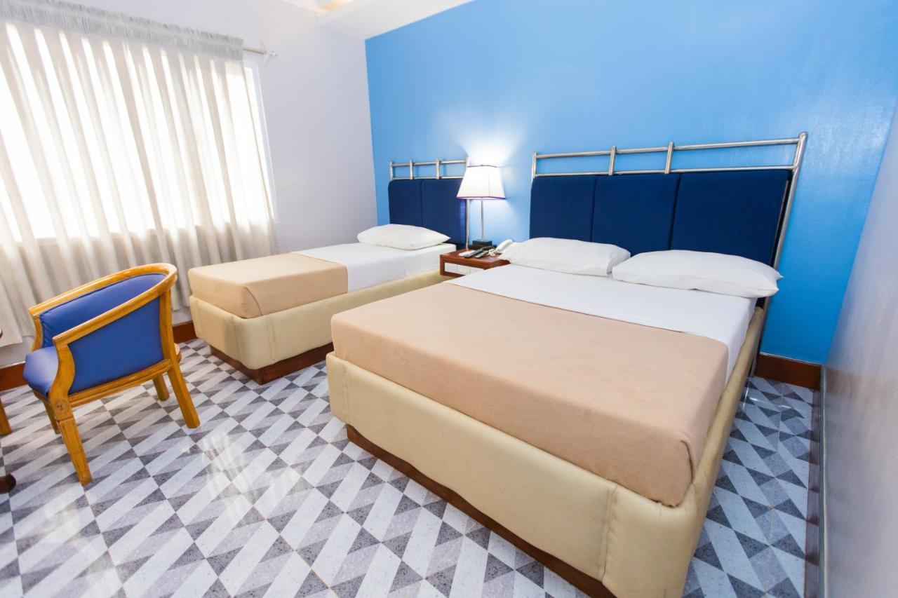 Hotel Valencia Esterno foto